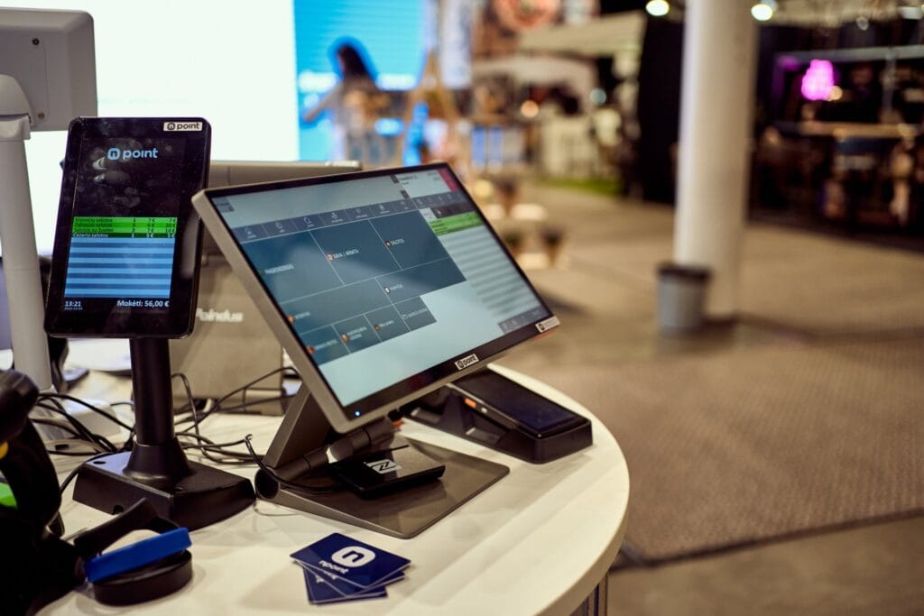 Naujų kasos kompiuterių siunta - Poindus VariPOS256 6 Kasa Npoint 028 DG200128