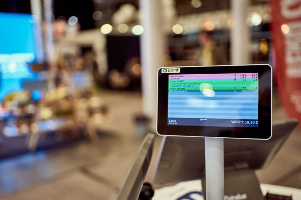 Naujų kasos kompiuterių siunta - Poindus VariPOS256 2 Kliento ekranas